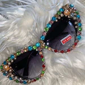 🌺Gorgeous bejeweled sunglasses🌺